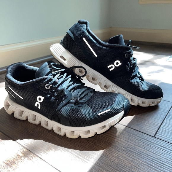 On Running Shoes - Women’s On Cloud Sneaker Size 6.5